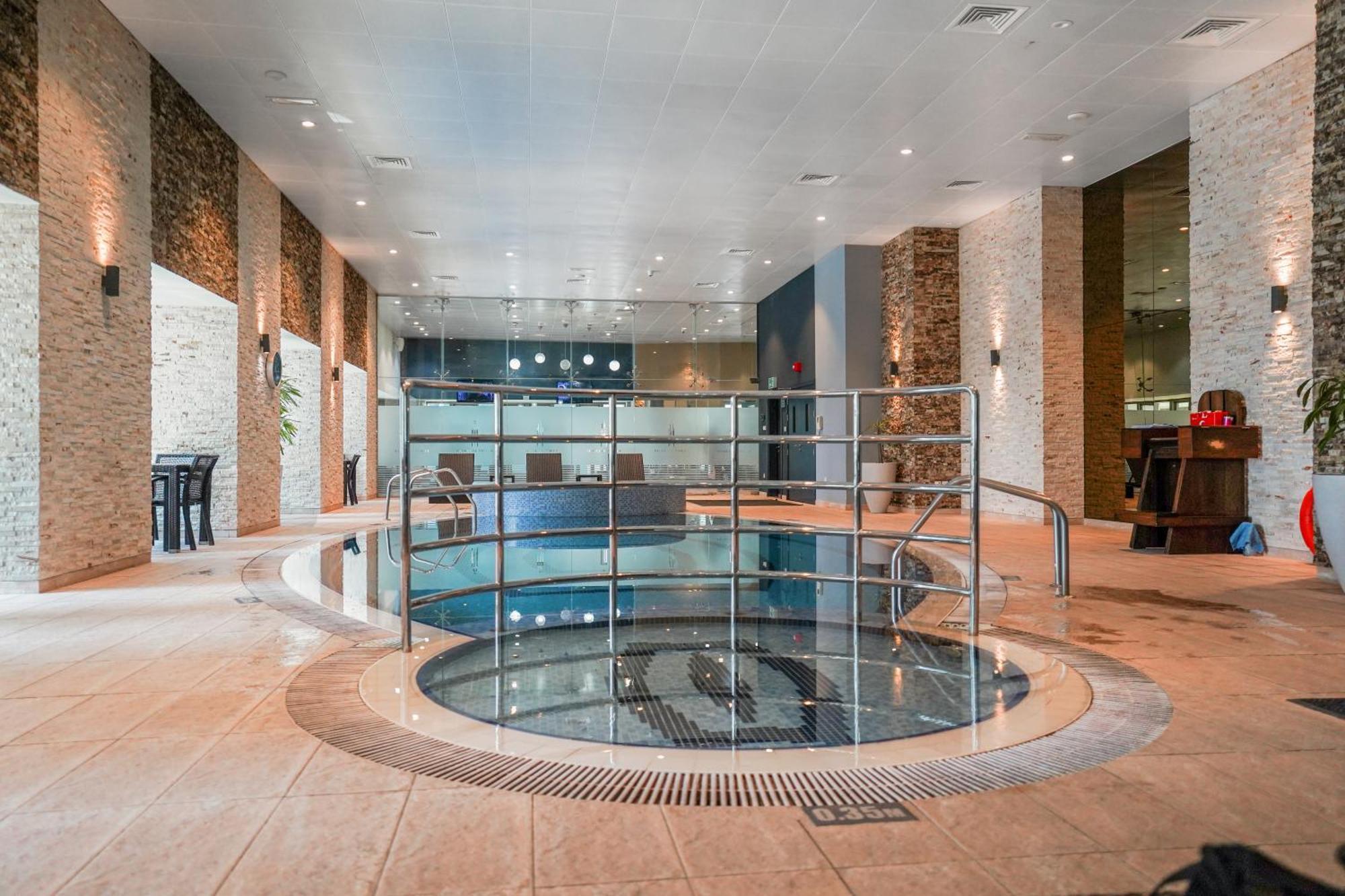 49 - Affordable Fully Serviced 2br Apartment, High Floor, Waterfront, Free Facility Access And Parking Apartment *
