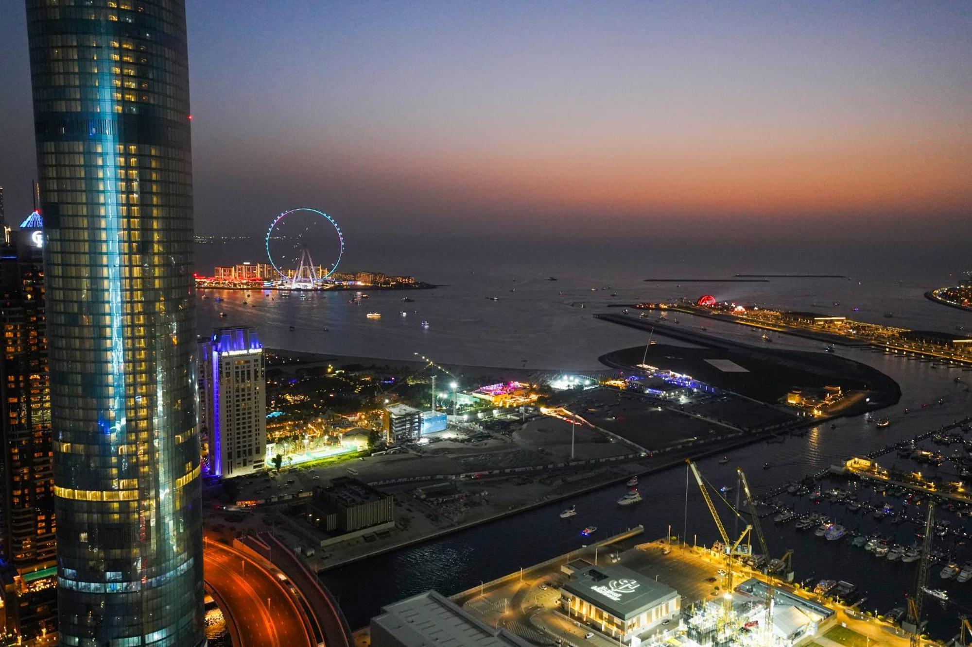 Apartment 49 - Affordable Fully Serviced 2br Apartment, High Floor, Waterfront, Free Facility Access And Parking *