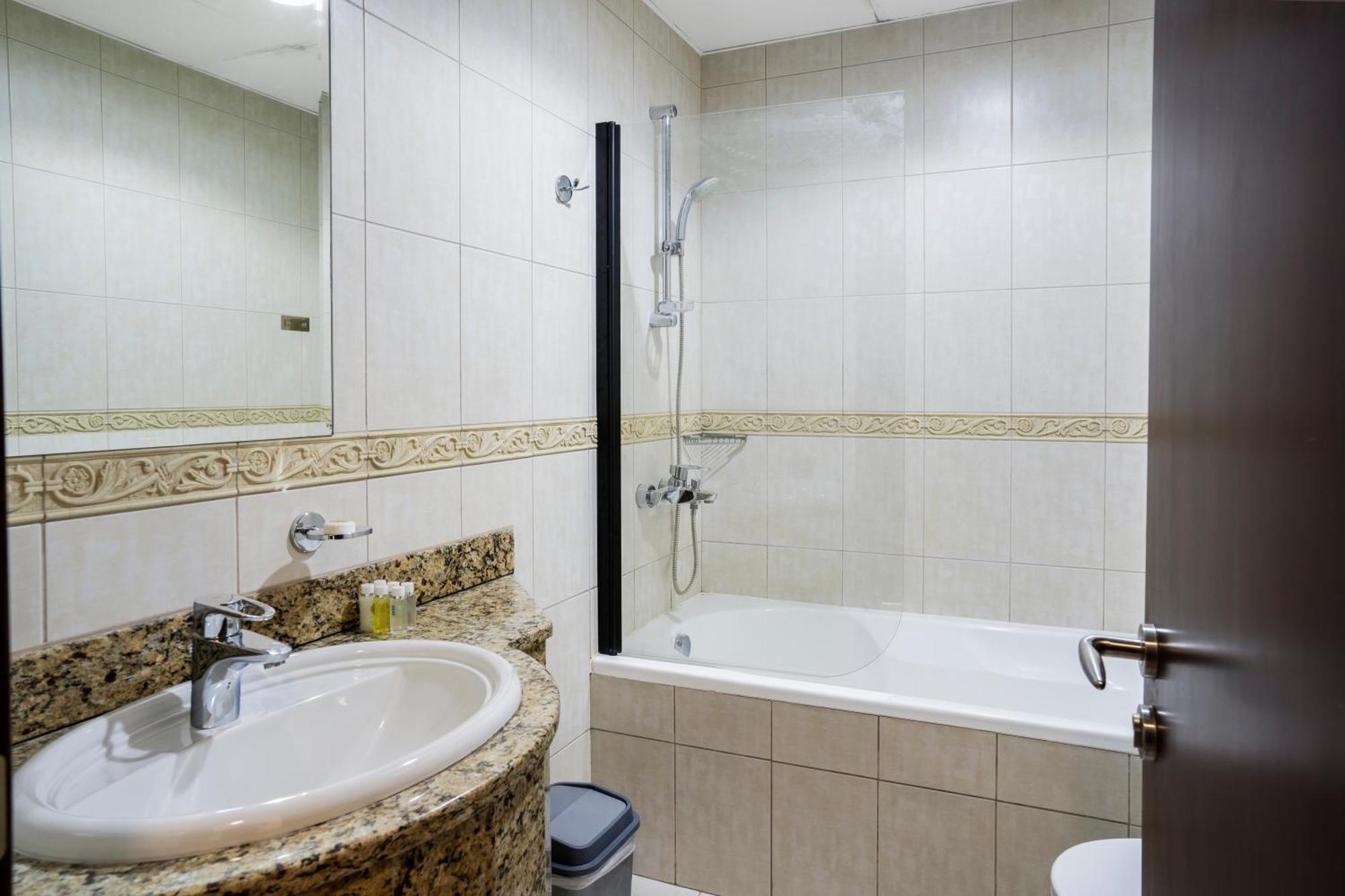 49 - Affordable Fully Serviced 2br Apartment, High Floor, Waterfront, Free Facility Access And Parking