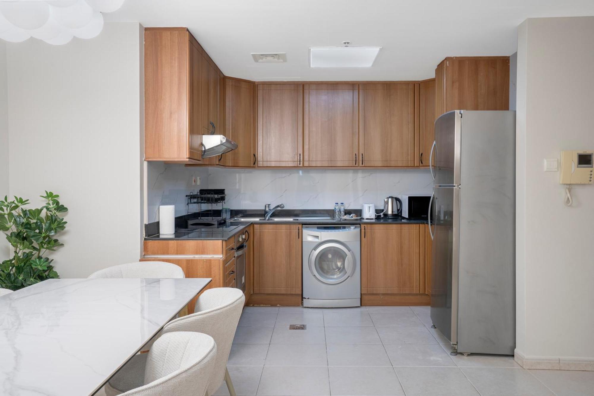 49 - Affordable Fully Serviced 2br Apartment, High Floor, Waterfront, Free Facility Access And Parking *